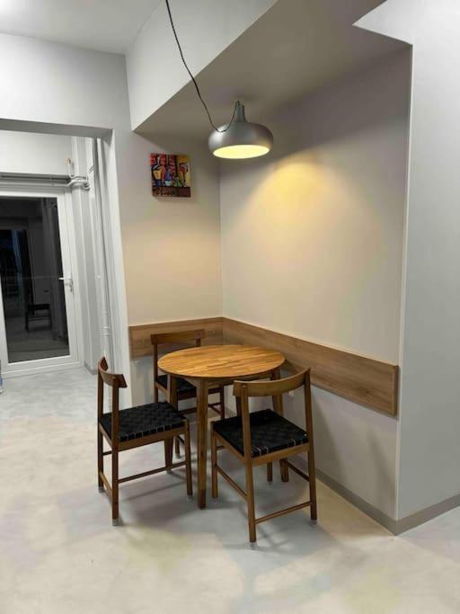 Double Studio Near University Square - 2 Balconies Bucarest Esterno foto